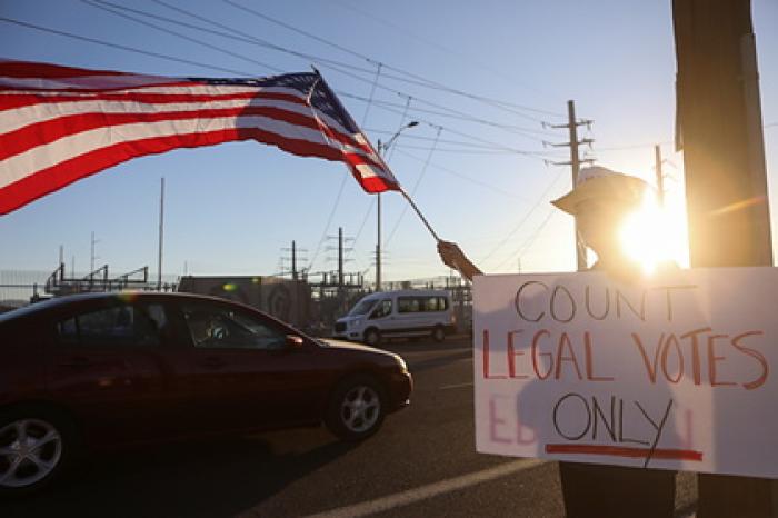 Штаб Трампа отозвал иск о незасчитанных голосах в Аризоне