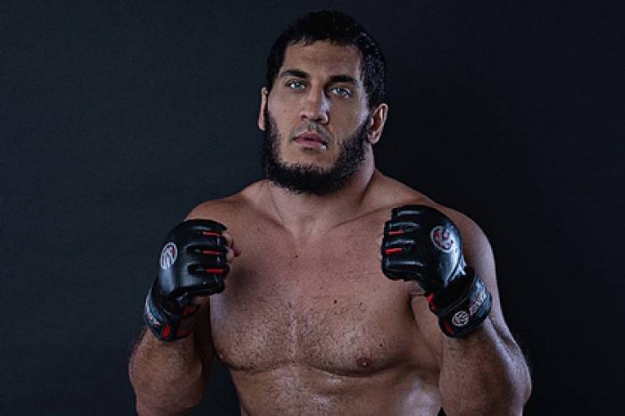 Стала известна причина драки непобежденного бойца MMA с бывшим полицейским