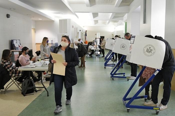 Умерший от коронавируса республиканец победил на выборах в американском штате