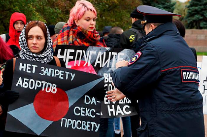 В Минздраве отреагировали на идею делать аборты только в абортариях при ФСИН