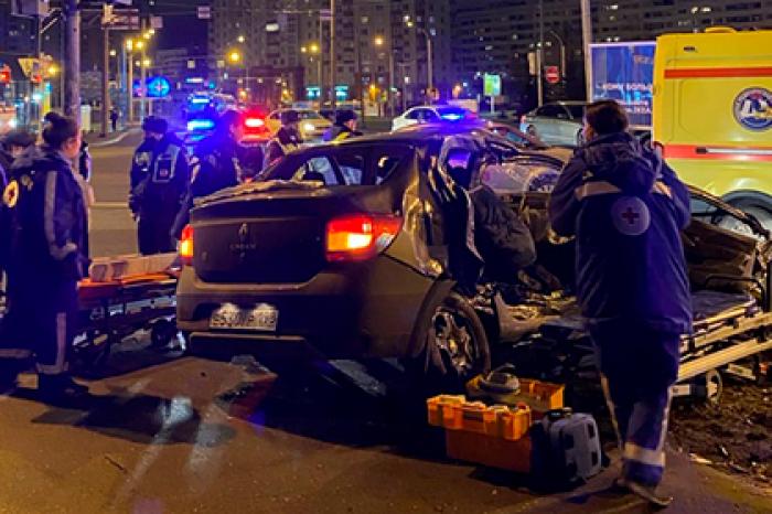 В Петербурге водитель люксового внедорожника устроил смертельную аварию