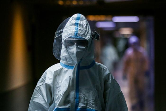 Заболеваемость COVID-19 в России вдвое превысила весенний пик