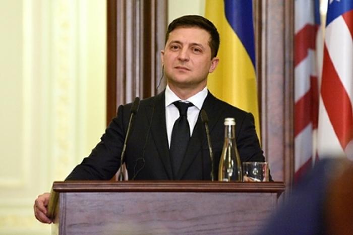 Зеленский попросил у Меркель вакцину от коронавируса