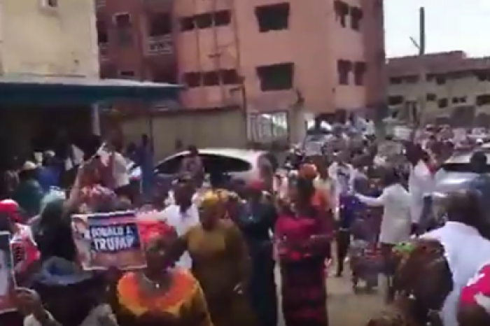 Жители Нигерии поддержали Трампа танцами и песнями