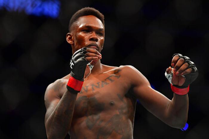 Чемпион UFC Адесанья побьется за второй пояс