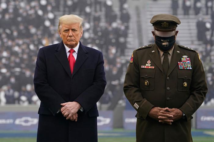 Эксперт оценил вероятность объявления Трампом военного положения в стране