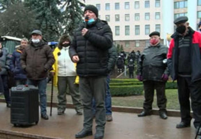 ФЕРМЕРЫ ПРОДОЛЖАЮТ ПРОТЕСТОВАТЬ В ЦЕНТРЕ КИШИНЕВА