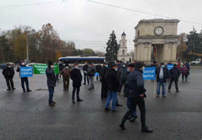 ФЕРМЕРЫ ПРОВЕЛИ АКЦИЮ ПРОТЕСТА У ПРАВИТЕЛЬСТВА