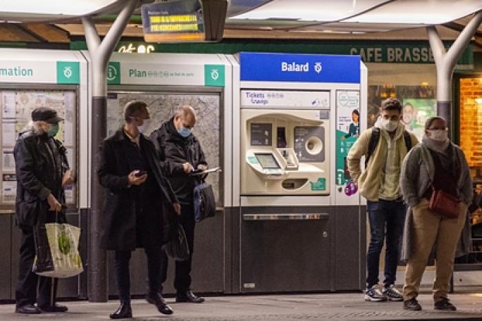 Франция с 15 декабря усилит комендантский час