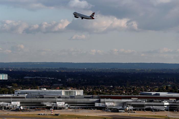 Кремль прокомментировал вопрос приостановки авиасообщения с Великобританией