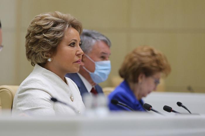 Матвиенко назвала антиутопией идею о спецпаспортах для привитых от коронавируса