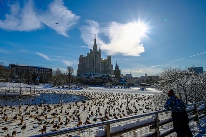 Погода в пушкино на 14. Мороз в Москве. Солнечный декабрь в Москве. Мороз и солнце в Москве. Москва декабрь 2020 фото.