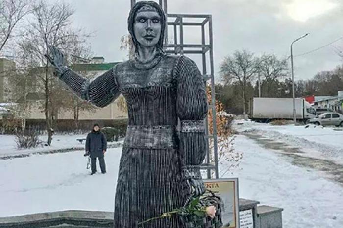 Напугавший россиян мрачный памятник «Аленке» высмеяли в соцсетях