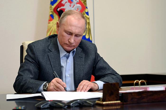 Путин подписал закон о реформе ОМС