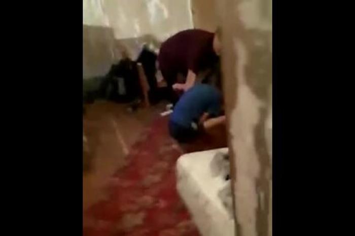 Пьяная россиянка избила сына за вызов в школу и попала на видео