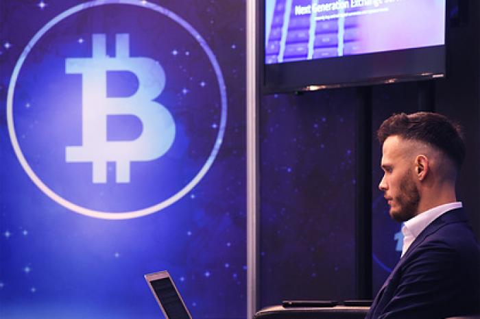 Россияне попросили на Новый год биткоины и вакцину от коронавируса