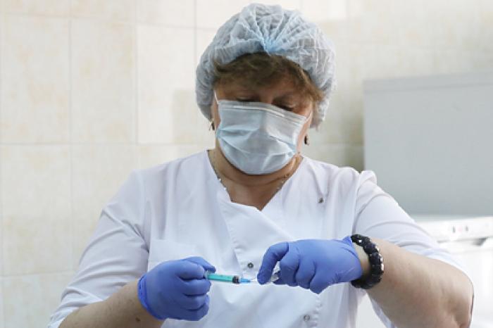 Российский врач назвал возможную опасность массовой вакцинации