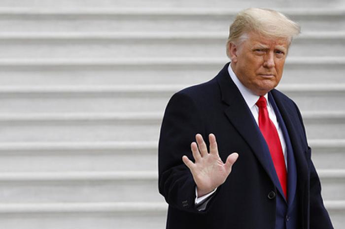 Трамп отказался от жестких мер из-за коронавируса