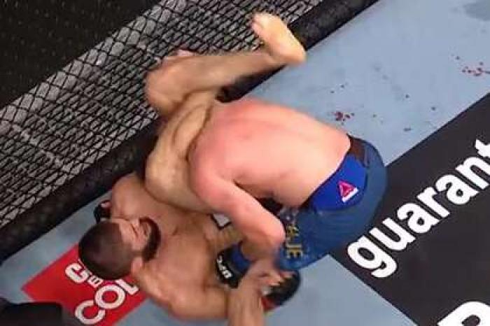 UFC показал лучшие боевые приемы года