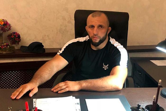 UFC разорвал контракт с устроившим пьяную драку российским бойцом