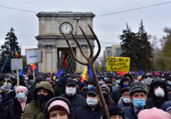 В КИШИНЕВЕ СОСТОЯЛАСЬ МАССОВАЯ АКЦИЯ ПРОТЕСТА СТОРОННИКОВ ИЗБРАННОГО ПРЕЗИДЕНТА МАЙИ САНДУ