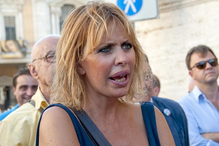 Внучка дуче ушла из политики