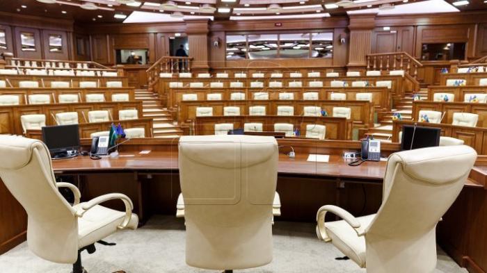 Вотум недоверия главе МВД провалился из-за отсутствия кворума в парламенте