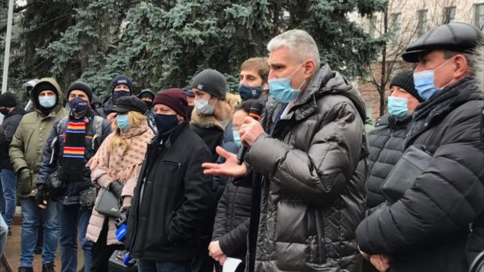 В центре Кишинёва снова протест: фермеры собрались перед парламентом