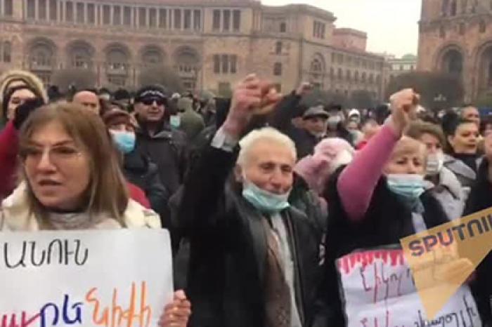 Жители Еревана потребовали отставки Пашиняна на многотысячном митинге