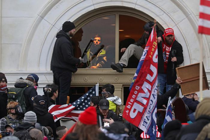 Демократ обвинила штурмовавших Капитолий в своем заражении коронавирусом