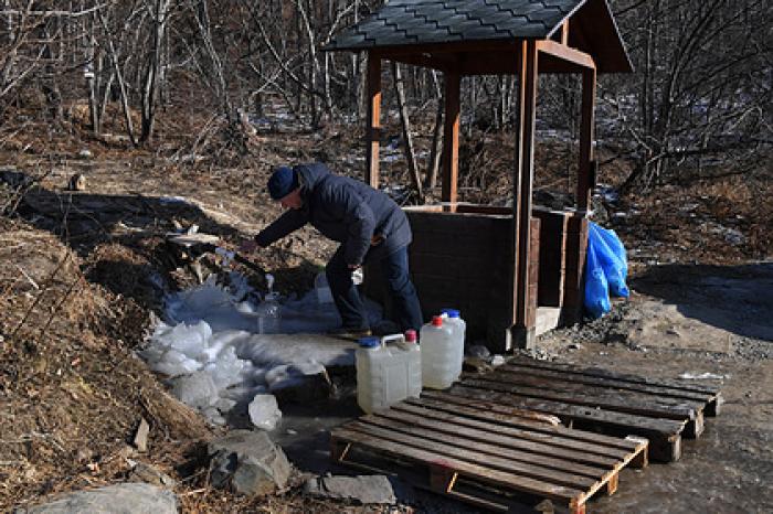 Малышева предупредила россиян о вреде родниковой воды