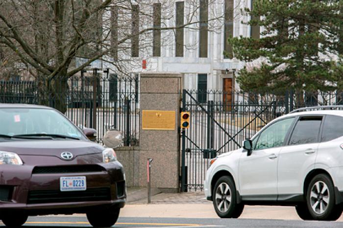 Москва призвала Вашингтон наладить связь в российском генконсульстве