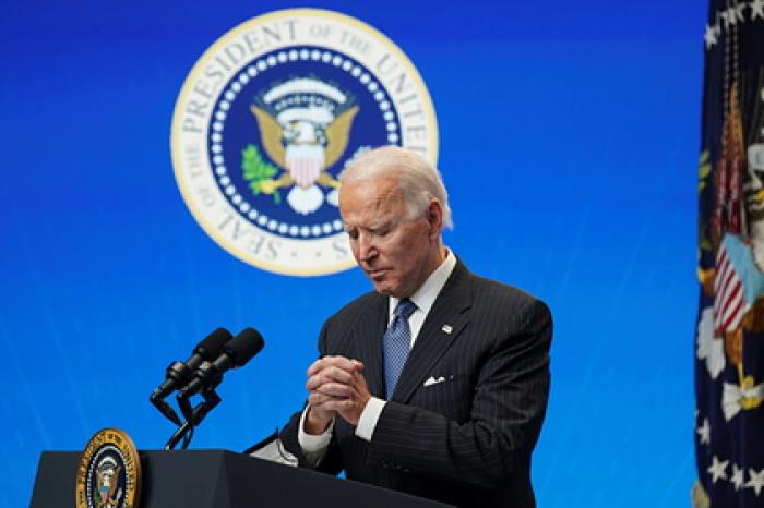 Названа доля одобряющих первые дни президентства Байдена американцев