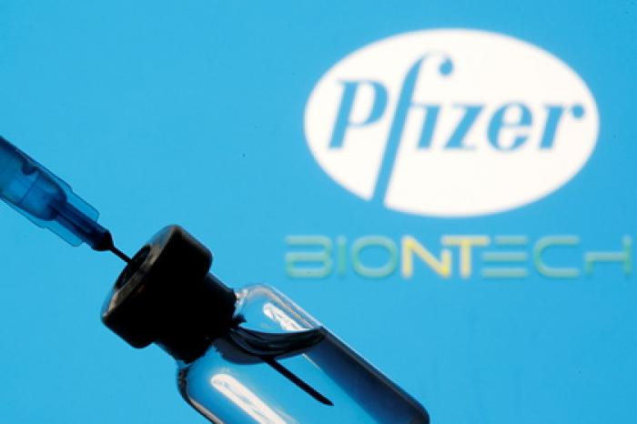 Несколько человек заразились коронавирусом после прививки Pfizer