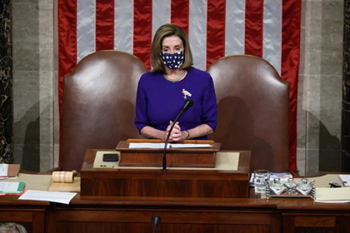 Пелоси заявила о невозможности Трампа баллотироваться снова в случае импичмента