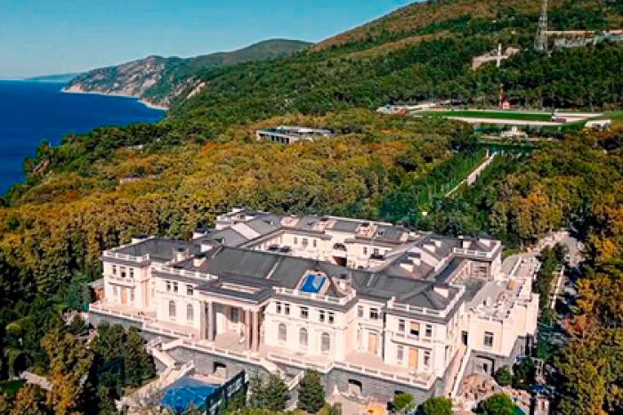 Песков назвал «качественной клюквой» публикации о дворце в Геленджике