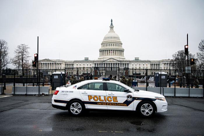 Полиция призвала поставить у Капитолия забор и охрану