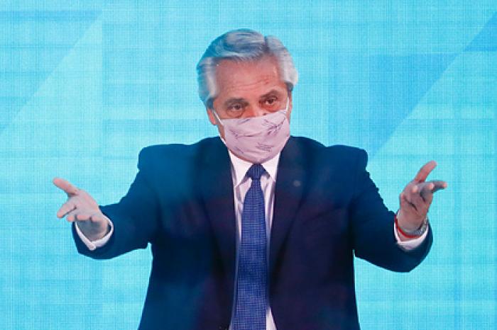 Президент Аргентины привился вакциной «Спутник V»