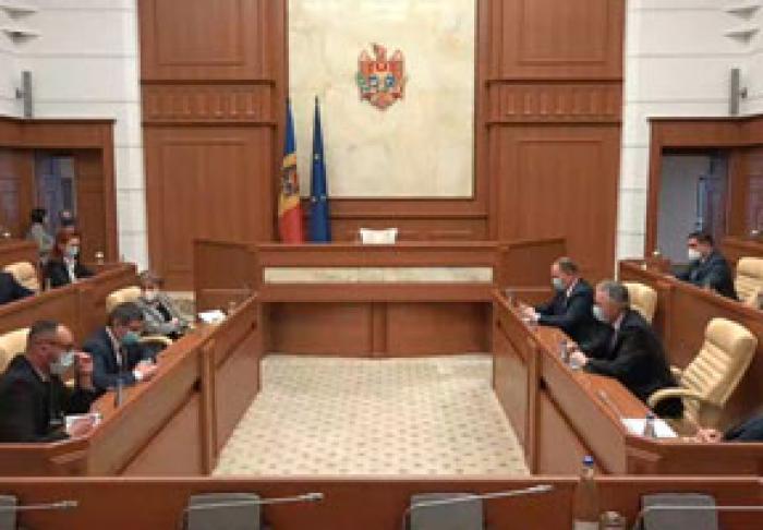 ПРЕЗИДЕНТ ОБЕЩАЕТ ОЧИСТИТЬ СТРАНУ ОТ КОРРУПЦИИ С ПОМОЩЬЮ ИЛИ БЕЗ ДРУГИХ ГОСУДАРСТВЕННЫХ СТРУКТУР