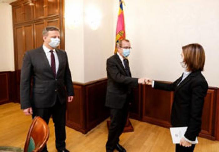 ПРЕЗИДЕНТ РАССЧИТЫВАЕТ НА СКОРЕЙШИЙ ДОСТУП К ВАКЦИНЕ ПРОТИВ COVID-19