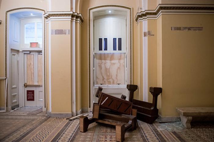 Проникший в Капитолий с оружием протестующий подготовил список «плохих людей»