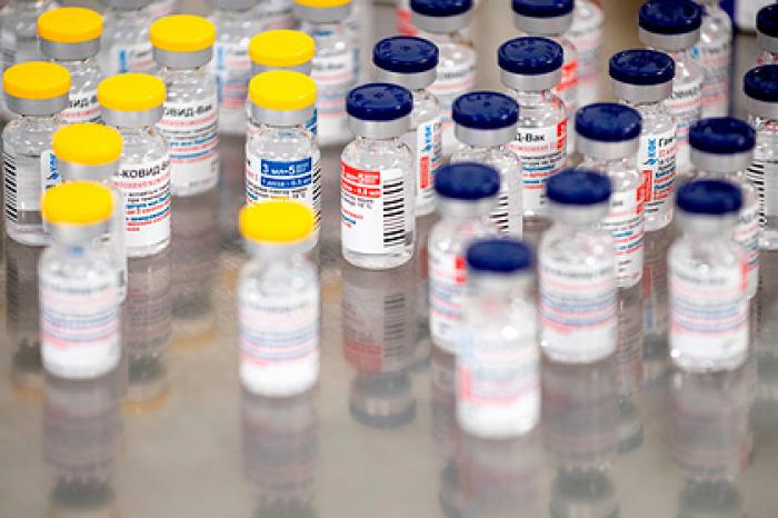 Путин объявил массовую вакцинацию всех россиян