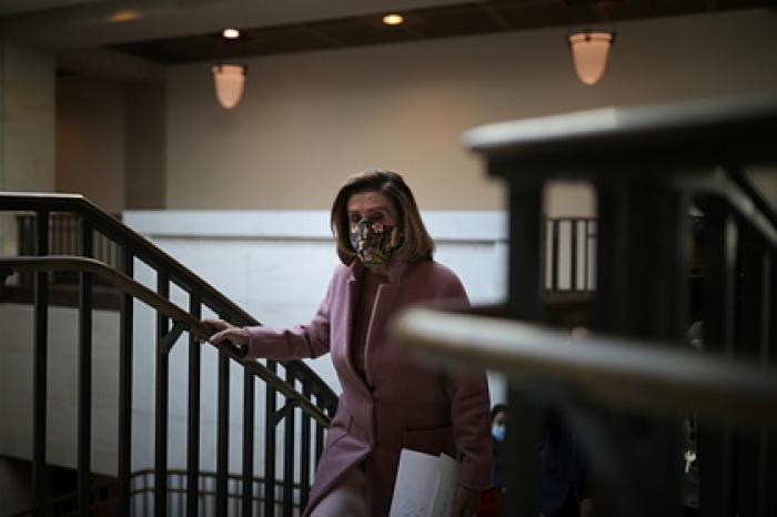 Пытавшуюся продать ноутбук Пелоси России женщину отпустили под залог