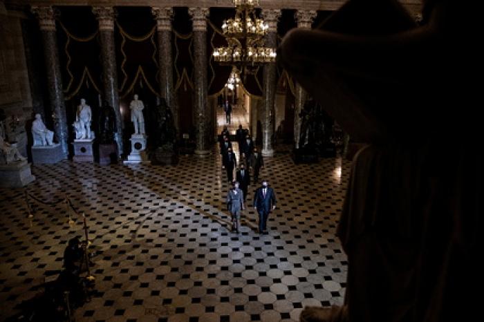 Сенат США отложил рассмотрение импичмента Трампу