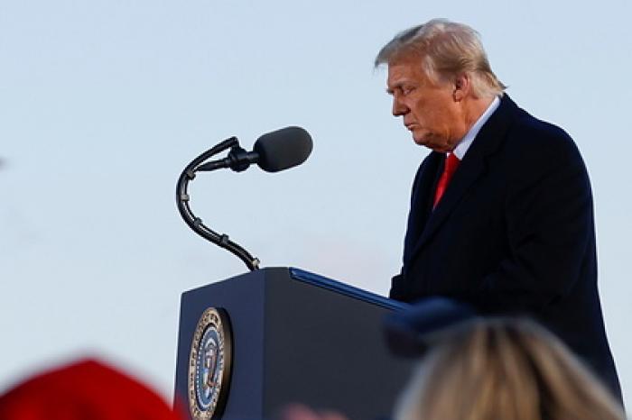 Советник Трампа опроверг информацию о планах политика создать новую партию