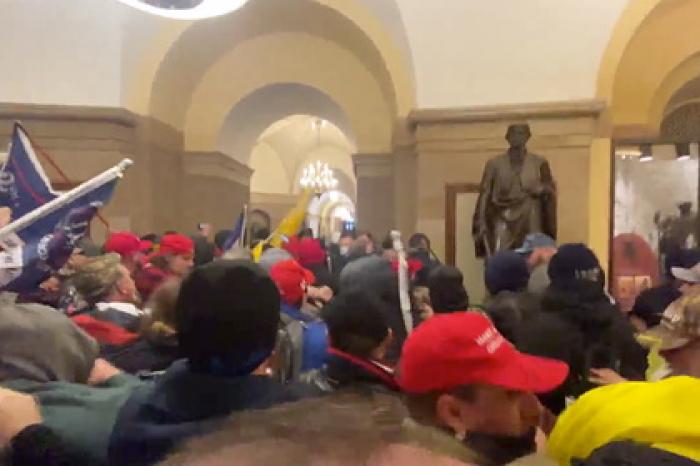 У спикера палаты представителей во время погрома в Капитолии украли ноутбук
