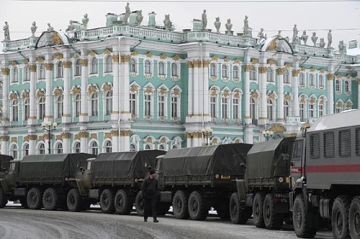 В Санкт-Петербурге перед несогласованной акцией перекрыли Дворцовую площадь