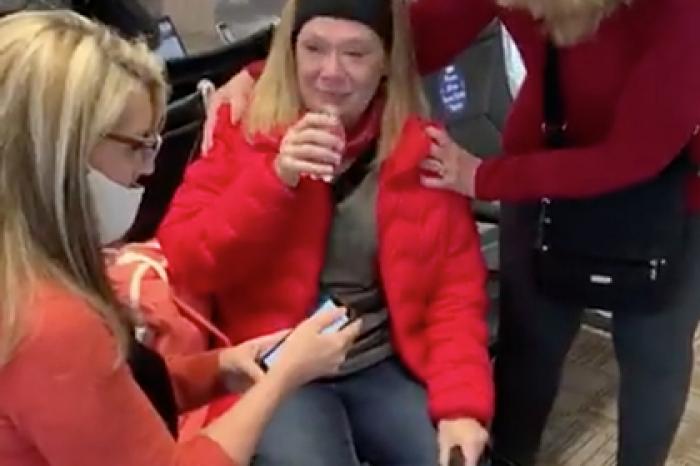 В США самолет вынужденно сел из-за поддерживающих Трампа пассажиров