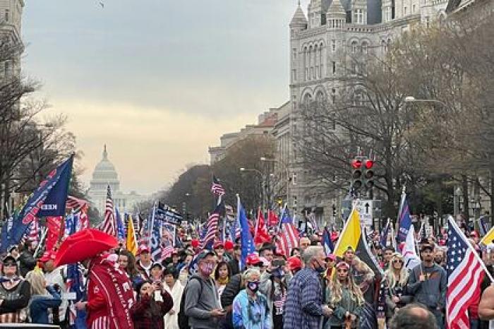Выстрел охранника Капитолия в женщину-ветерана попал на видео