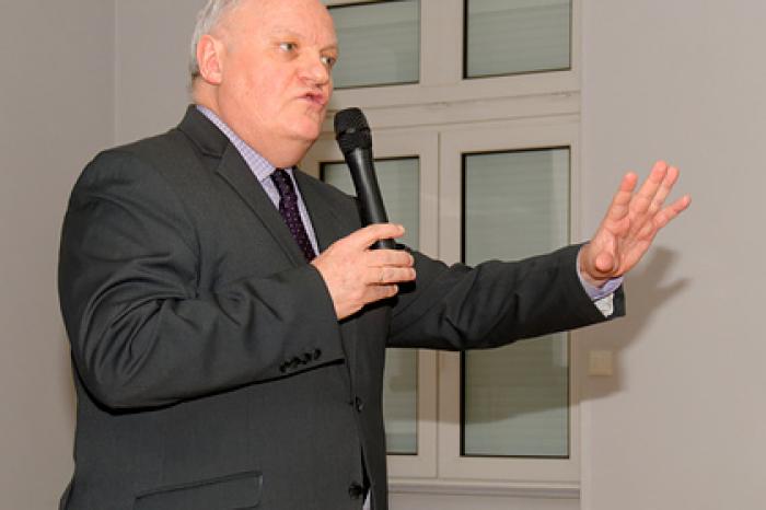 Бывшего кандидата в президенты Франции задержали по обвинению в домогательствах